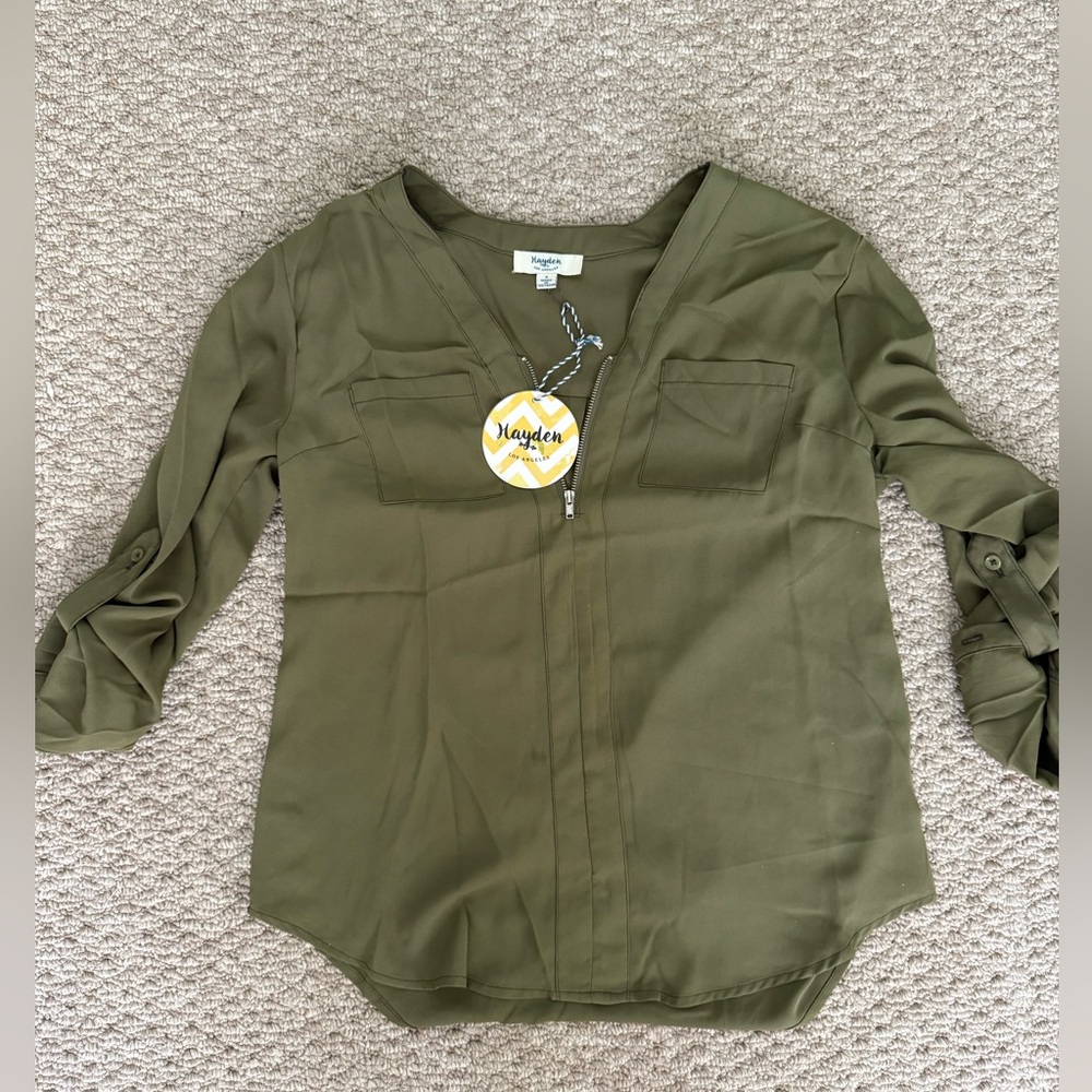 🛍️🛍️Hayden Olive Green Women's Top